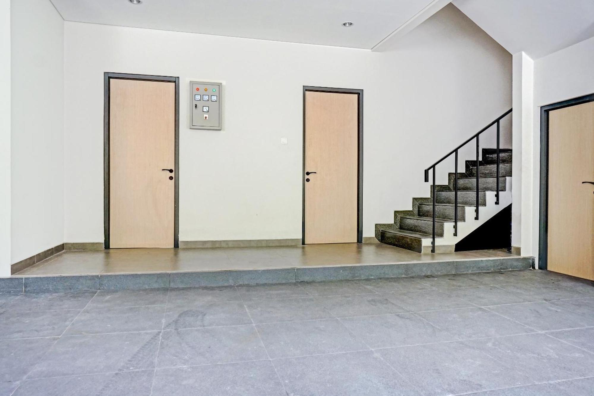 Super Oyo Capital O 90635 Tango Juliet Residence Jakarta Exterior photo